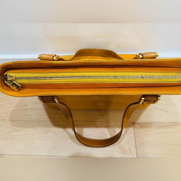 Louis Vuitton Vernis Yellow Monogram Bag - Picture 12 of 16